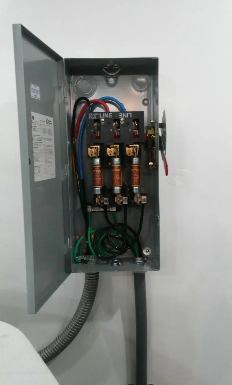 Three-phase disconnect switch installed for Electrical Wiring & Rewiring in North Chicago